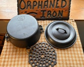 RARE Favorite 8 Donut Lid Dutch Oven with Trivet