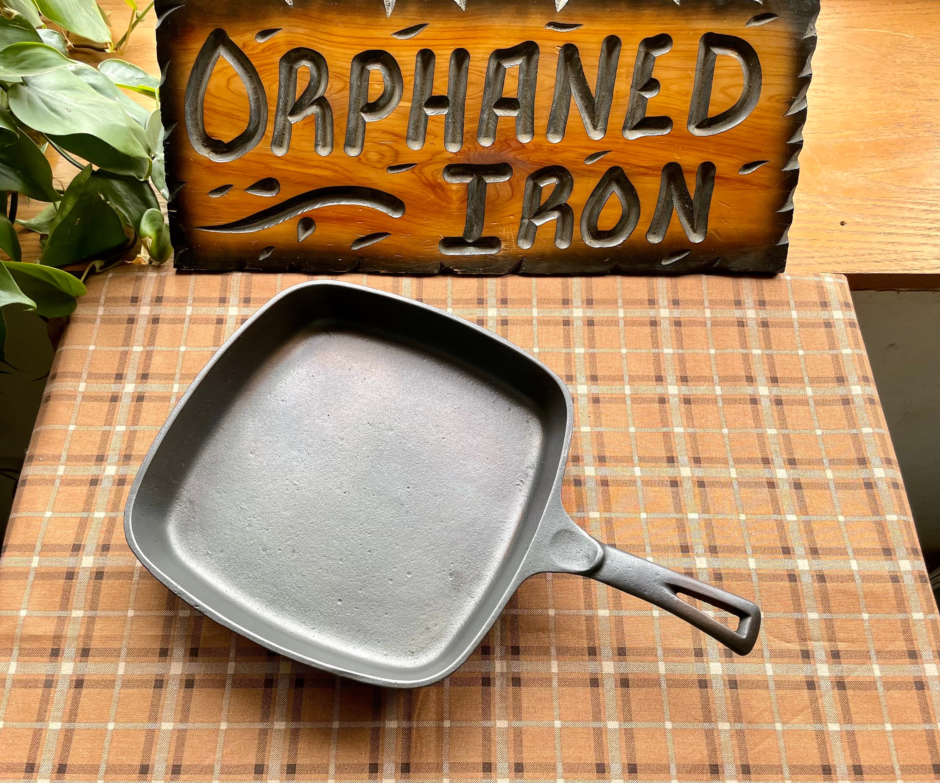 Flat Bottom Unmarked Vintage Wagner Cast Iron Skillet Number 0 1940-19 –  Shop Cool Vintage Decor