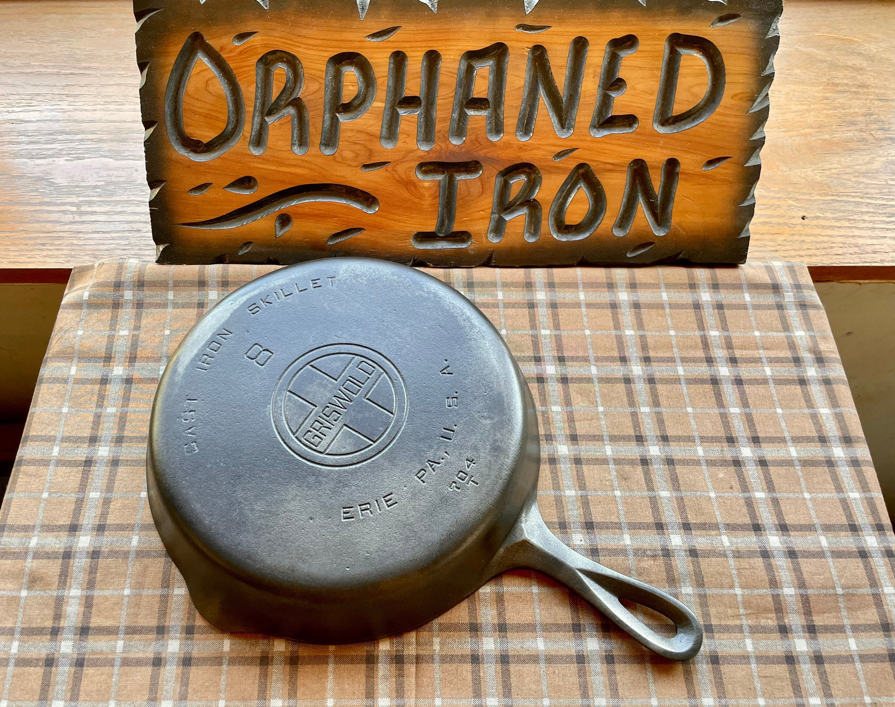 Griswold #8 Cast Iron Skillet with Large Block Logo and Smooth