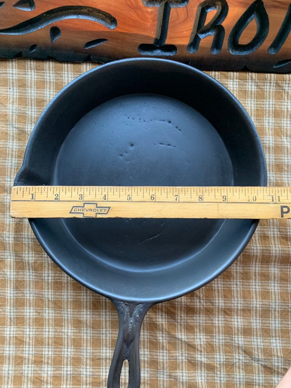 Raised 8 Large Spout Cast Iron Skillet 