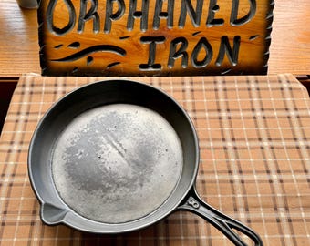 1800’s Gatemarked #8 Single Spout Cast Iron Skillet