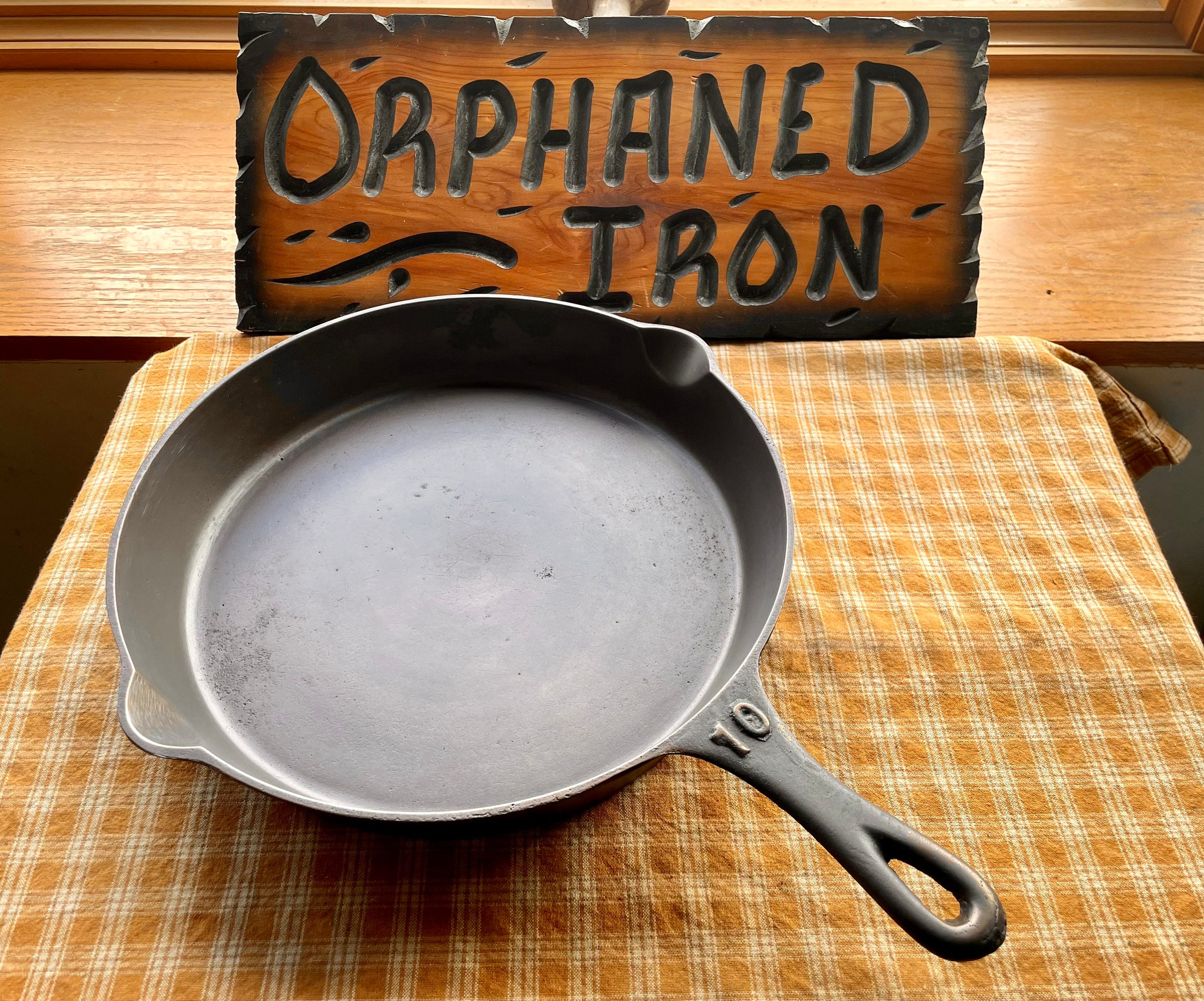 Rare Raised 10 Cast Iron Skillet 