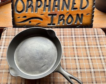 1800’s Gatemarked #8 Large Pour Spout Cast Iron Skillet