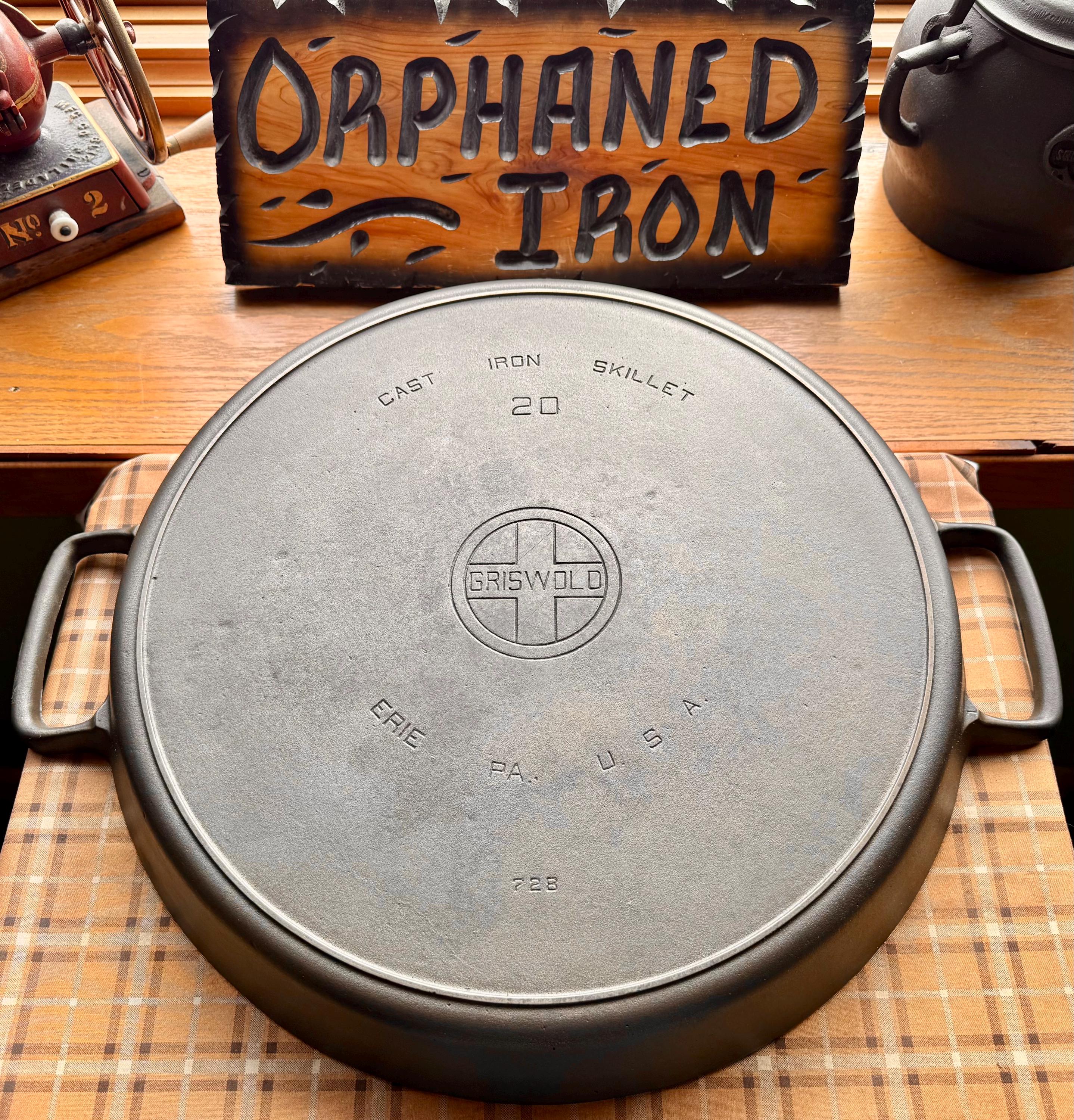 Griswold ビンテージ　アルミ製　ダッチオーブン RARE! Griswold #20 Hotel Large Block Logo Cast Iron Skillet - Etsy