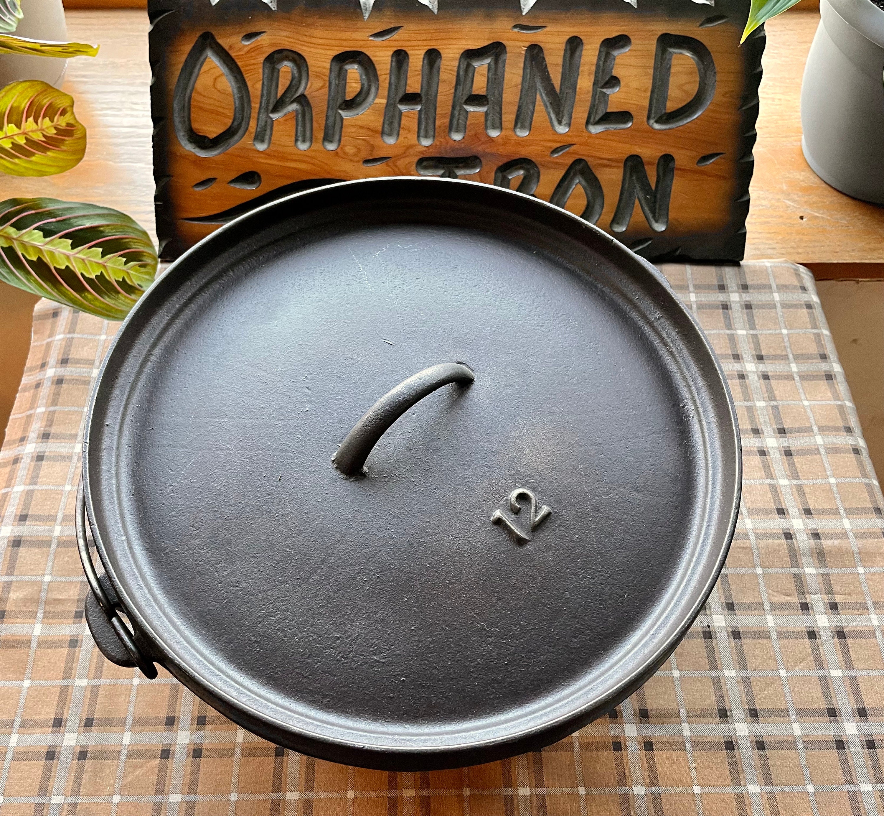 Lodge Cast Iron Camp Dutch Oven