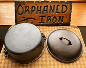 Favorite 8 Piqua Ware Smiley Logo Dutch Oven