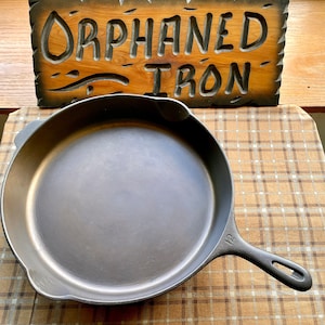RARE Maid of Honor sears, Lodge Cast Iron Dutch Oven With Original