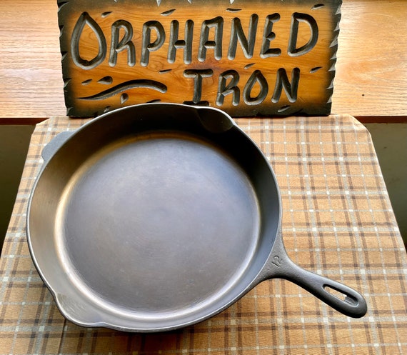 NICE Vintage Unmarked 10 1/4 Inch Square Skillet, Cast Iron Skillet, Camp  Cookware, Collectible Antique Cookware 