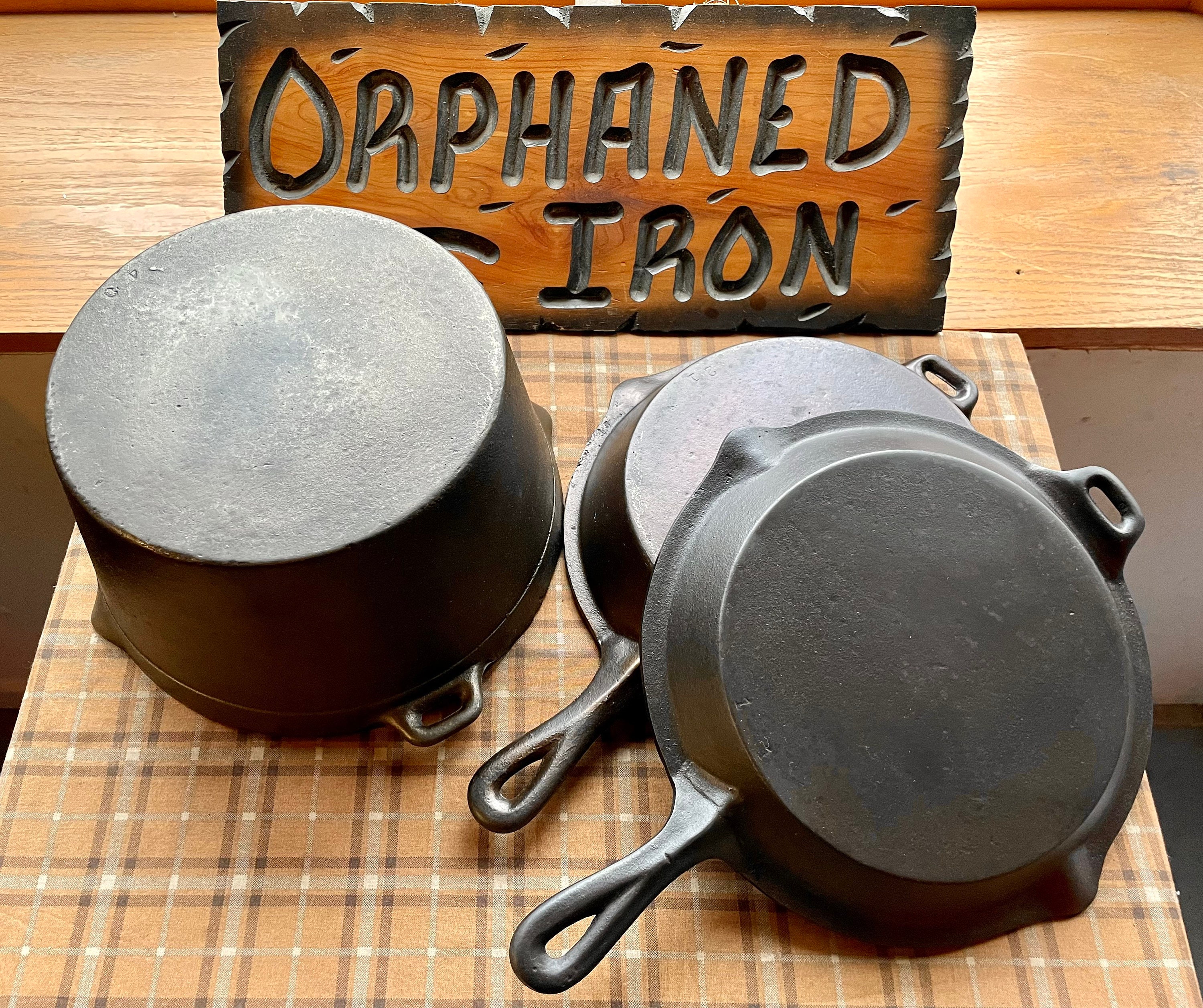 Vintage Unmarked Lodge Cast Iron Hinged Combo Cooker 8-FS - Fully