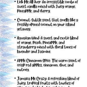 Op de afbeelding: Een lijst met geurbeschrijvingen, waaronder "Leer", "Lick Me All Over", "Kokosnoot", "Hawa&iuml;aanse Wind", "Appel Kaneel Kruiden", "Jamaica Me Crazy", "Mexicaanse Vanille" en "Romige Vanille". De tekst is handgeschreven op een lichtblauwe achtergrond.