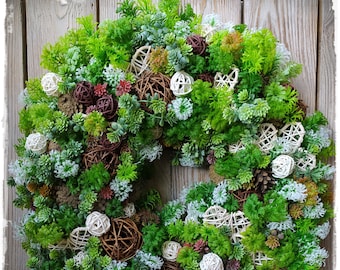 Üppiger grüner Winter nach dem Weihnachtskranz: Valentinstag Türdekoration