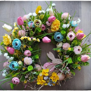 Guirlanda de Páscoa de primavera: decoração de porta floral com coelho de madeira