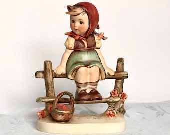 ヴィンテージ フィギュア / 彫像: 雄鶏とバスケットを持つ少女、木彫り