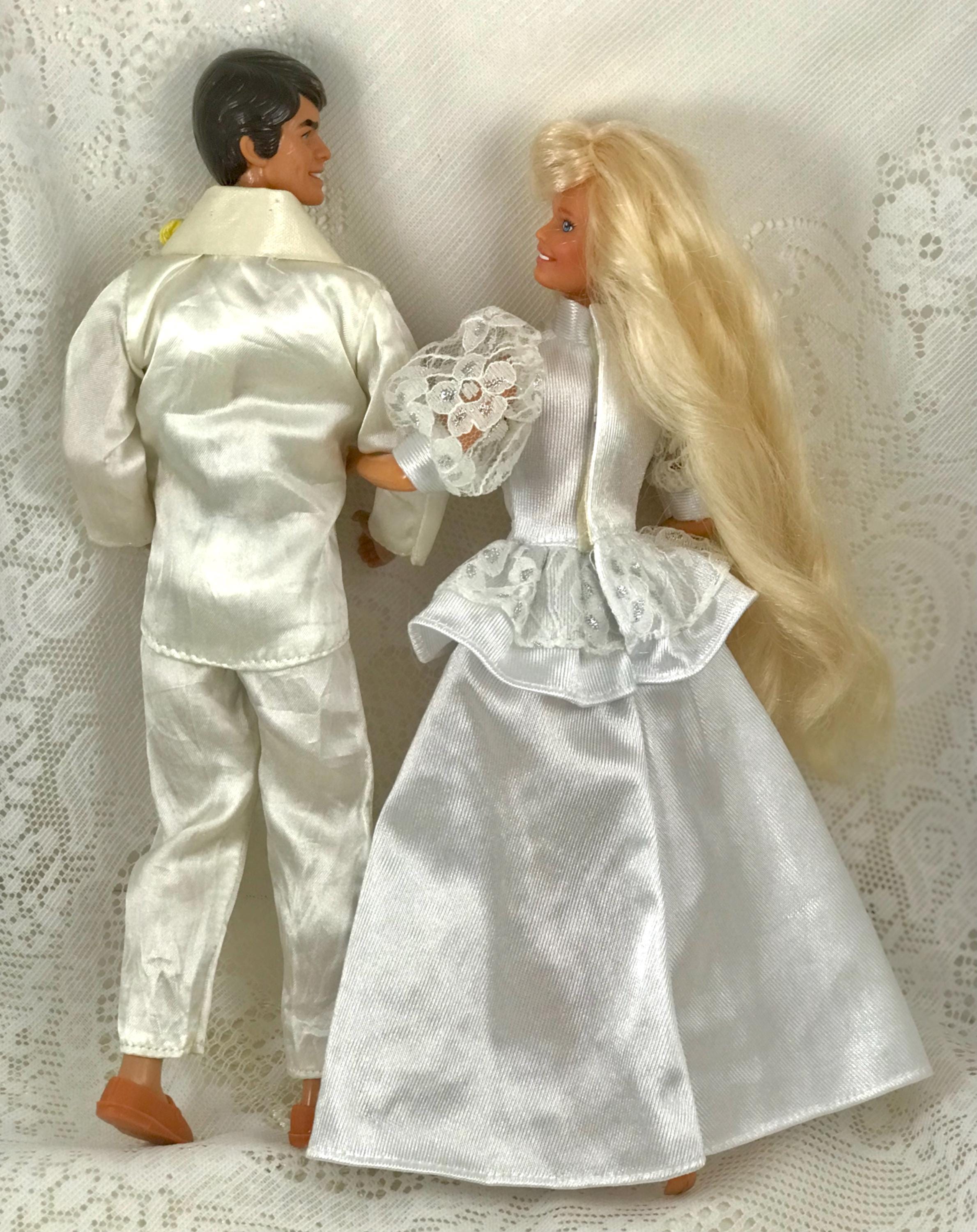 バービーとケンのヴィンテージ花嫁と花婿の人形、レースのウェディング