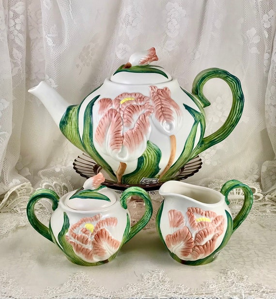 Small Teapot for One Person with English Pastoral Ceramic Hand-painted  High-end Teapot Tea Household Cup Set