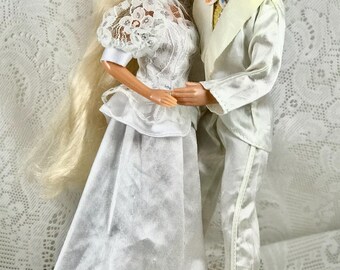 バービーとケンのヴィンテージ花嫁と花婿の人形、レースのウェディング