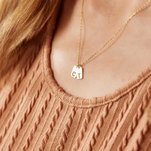 Custom Engraved Initial Tag Necklace, Gold Letter Tag Pendant Necklace Gift for Mom, Mothers Day Gift, Christmas Gift for Her