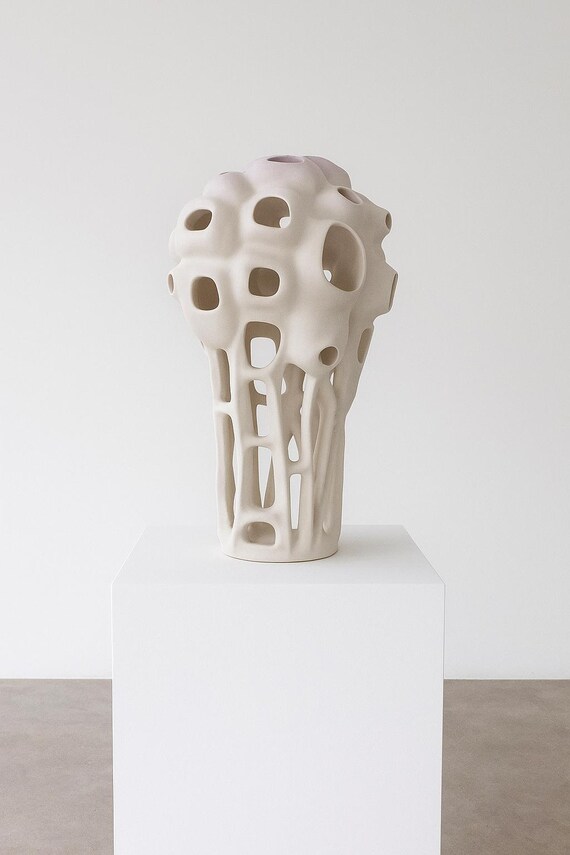 Vase sculpture organique fait main : décoration d'art abstrait moderne