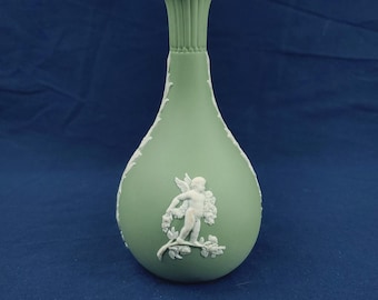 Jaspe Wedgewood, mitología griega, jarrón miniatura con querubín
