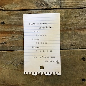 Arte de máquina de escribir. Carta mecanografiada a mano en máquina de escribir antigua. Carta mecanografiada. Tipografía antigua. Cita motivacional. Poema inspirador.