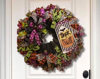 Trick or Treat Halloween Wreath, Cute Spooky Door Decor, Halloween Party Front Door Decoration, Traditional Halloween Porch Accent