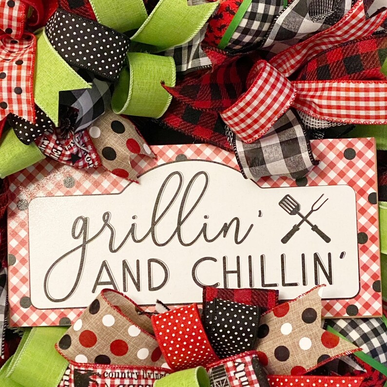 Grillin’ and Chillin’ Wreath, Summer BBQ Door Decor, Backyard Cookout Gift, Picnic Party Wreath, Festive Outdoor Decoration, Cookout Wreath image 3
