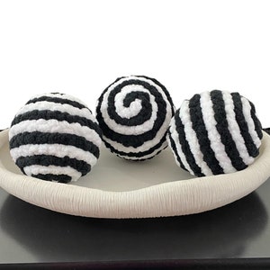 Black and White Yarn Vase Filler, Table Top Decor, Wreath Embellishment