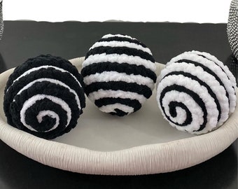 Black and White Yarn Vase Filler, Table Top Decor, Wreath Embellishment