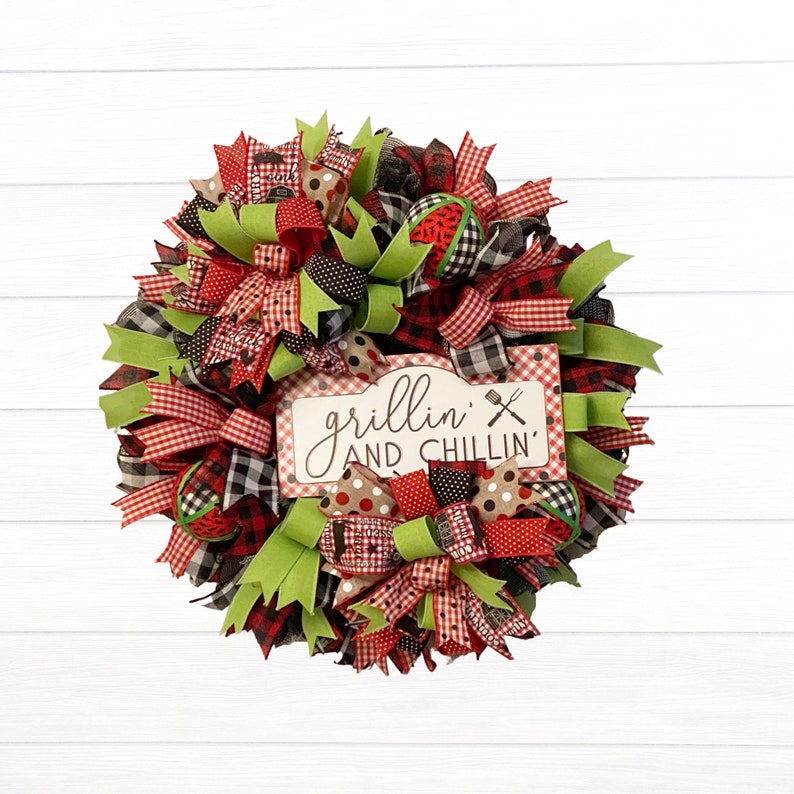 Grillin’ and Chillin’ Wreath, Summer BBQ Door Decor, Backyard Cookout Gift, Picnic Party Wreath, Festive Outdoor Decoration, Cookout Wreath image 2