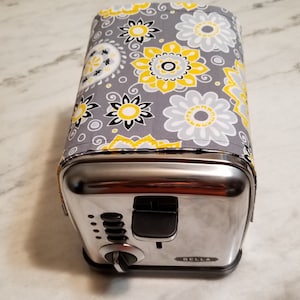 Magnetic Toaster Cover - It Won&#39;t Move - Easy to Take on and off - New Look for a 2 or 4 Slice Toaster Grey-White-Black - Flower Power Print