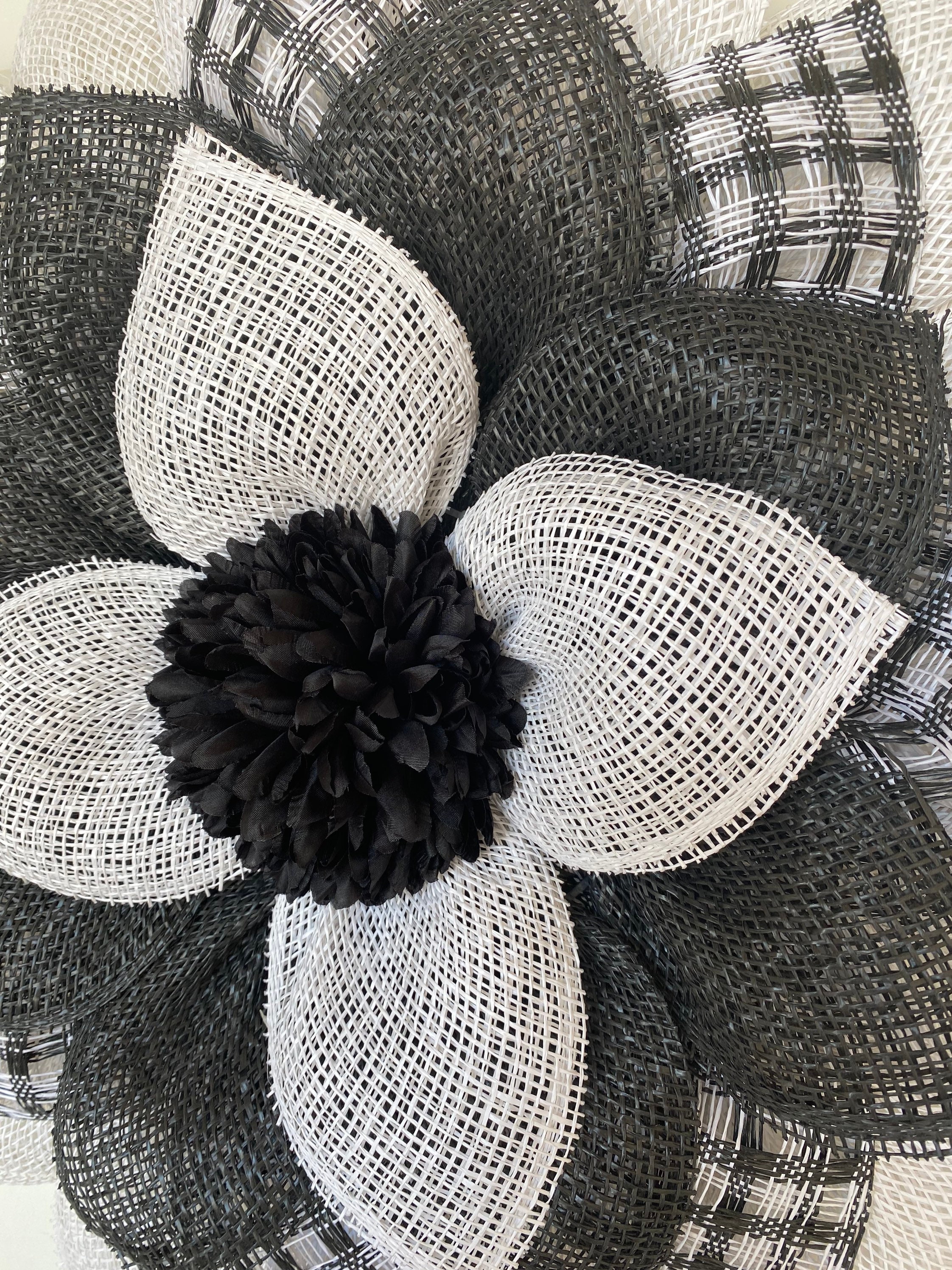 Black and White Flower Wreath, Burlap Door Decor - Etsy
