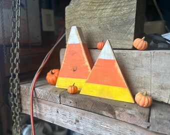 Handgefertigtes hölzernes Candy Corn-Dekor - Rustikales Herbst-Tablett & Halloween-Dekoration - Bauernhaus-Herbstakzent
