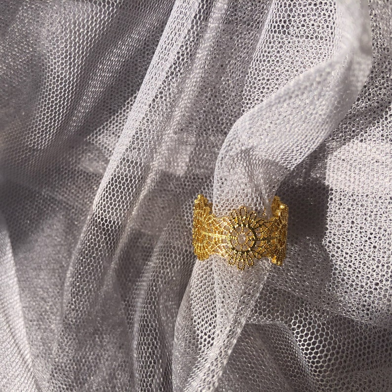 black Fragile Allure Lace Ring