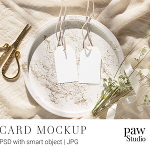 Mockup cadeaukaartje, bedanktsticker, lege witte kaart, mockup trouwlabel, labelmodel, trouwstickers, logo stickermodel, PSD-model