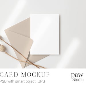 Mockup di biglietto, Mockup di biglietto personalizzabile con busta colorata 5x7, Mockup di invito, Mockup di biglietto vuoto, Biglietto con busta, Biglietto di auguri, Mockup di matrimonio