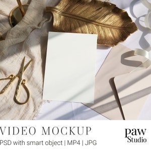 Mockup di scheda video, Mockup di scheda 5x7, Mockup di biglietto d'invito, Mockup di matrimonio, Mockup video, Mockup di Photoshop, Scheda con busta, Oro VGC