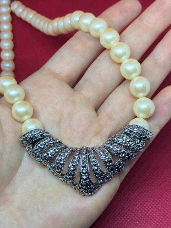 Elegant Vintage Faux Pearl 19" Necklace with Cent… - image 4