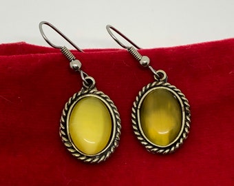 Very Cute Small Vintage Earrings with Yellow Stones.