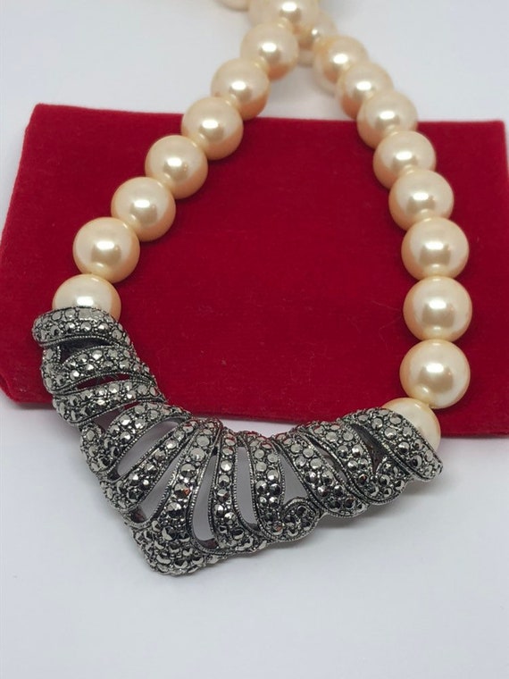 Elegant Vintage Faux Pearl 19" Necklace with Cent… - image 5