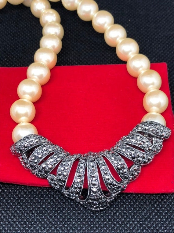 Elegant Vintage Faux Pearl 19" Necklace with Cent… - image 1