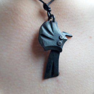 Pendentif corbeau, fer forgé à la main