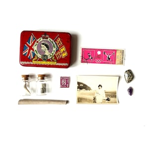 Curiosity Box 3 - Box of Lost Things, Gabinet Osobliwości, Osobliwości, Historia naturalna, Królowa Elżbieta II, Rodzina królewska