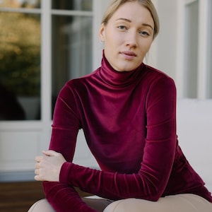 Festive Velvet Top, Womens Velour Turtleneck, 90s Purple Velvet Pullover, Soft Vintage Velour Turtleneck Sweater, Office Mom Gift Idea