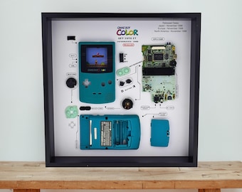 分解されたゲームボーイカラーのフレーム、分解されたゲームアート