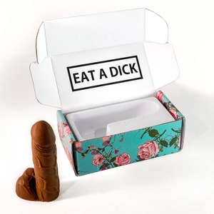 Eat a Dick Box – The “Smile” Box | Czekoladowy Dick | Prawdziwa czekolada | Jadalne cukierki w kształcie penisa | Prezent nowatorski | Wieczór panieński