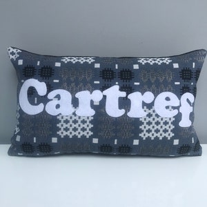 Cartref zipped cushion image 1