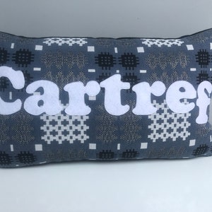 Cartref zipped cushion image 5