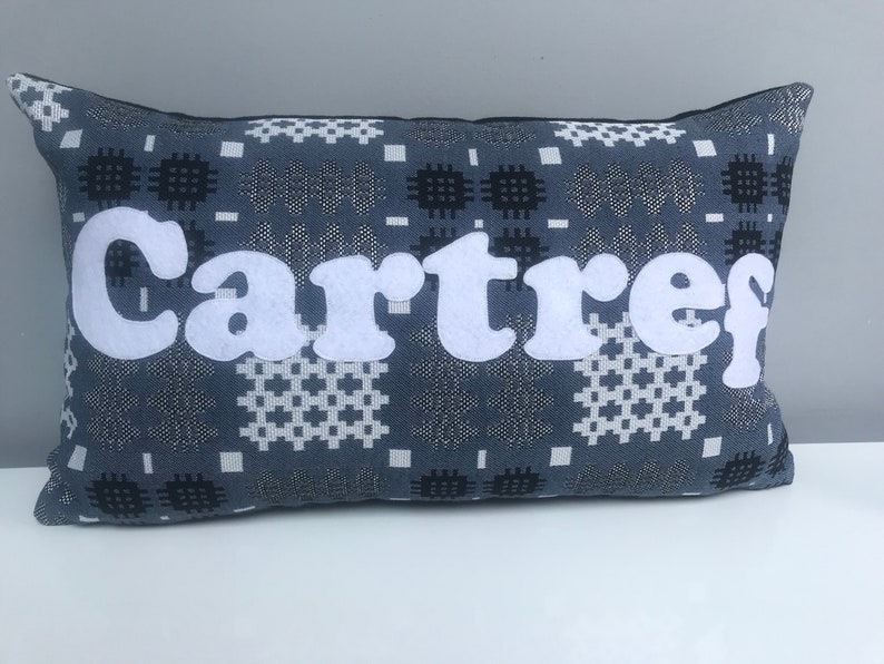Cartref zipped cushion image 5