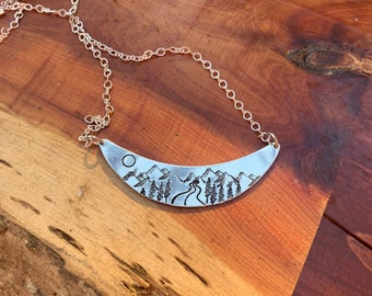 Scena curvy road & mountain stampata a mano personalizzata su metallo Alkeme.