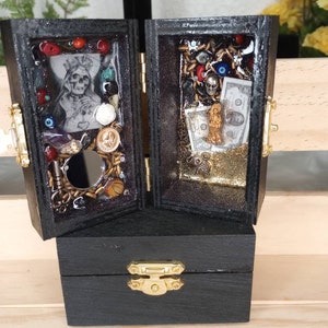 Santisima Muerte keepsake money amulet box resin 7 potencias Plata Oro  Pagan Wicca Holy death  Palo Santo incense oil prayer